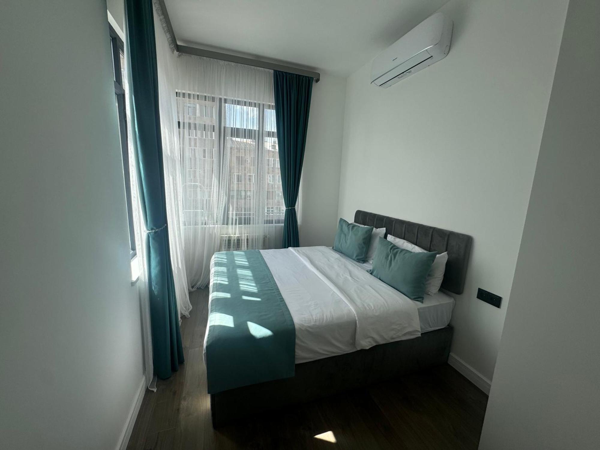 Luxe Apartment In Center Erivan Exterior foto